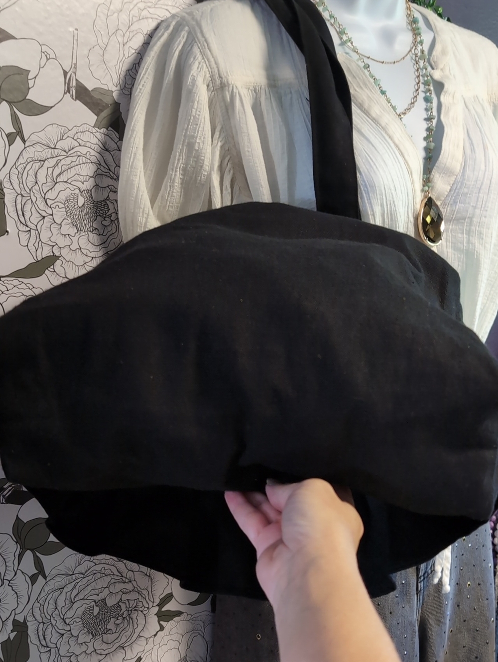 Ruffled Black Canvas Tote Bag - Women - Picture 5 of 6
